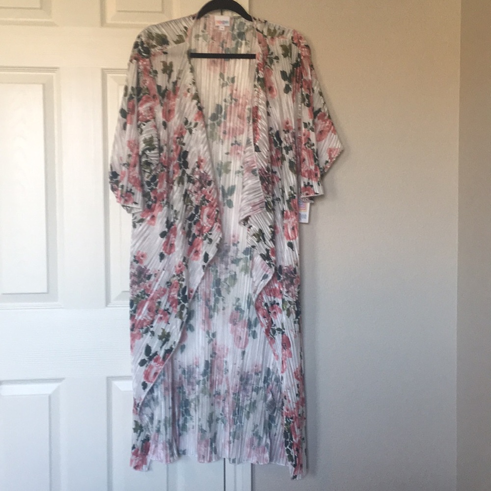 NWT M floral Lula Roe Shirley